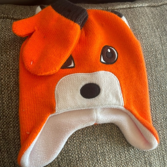 Toddler hat with matching mittens attached,  great condition as. 2T-5t - Picture 1 of 2
